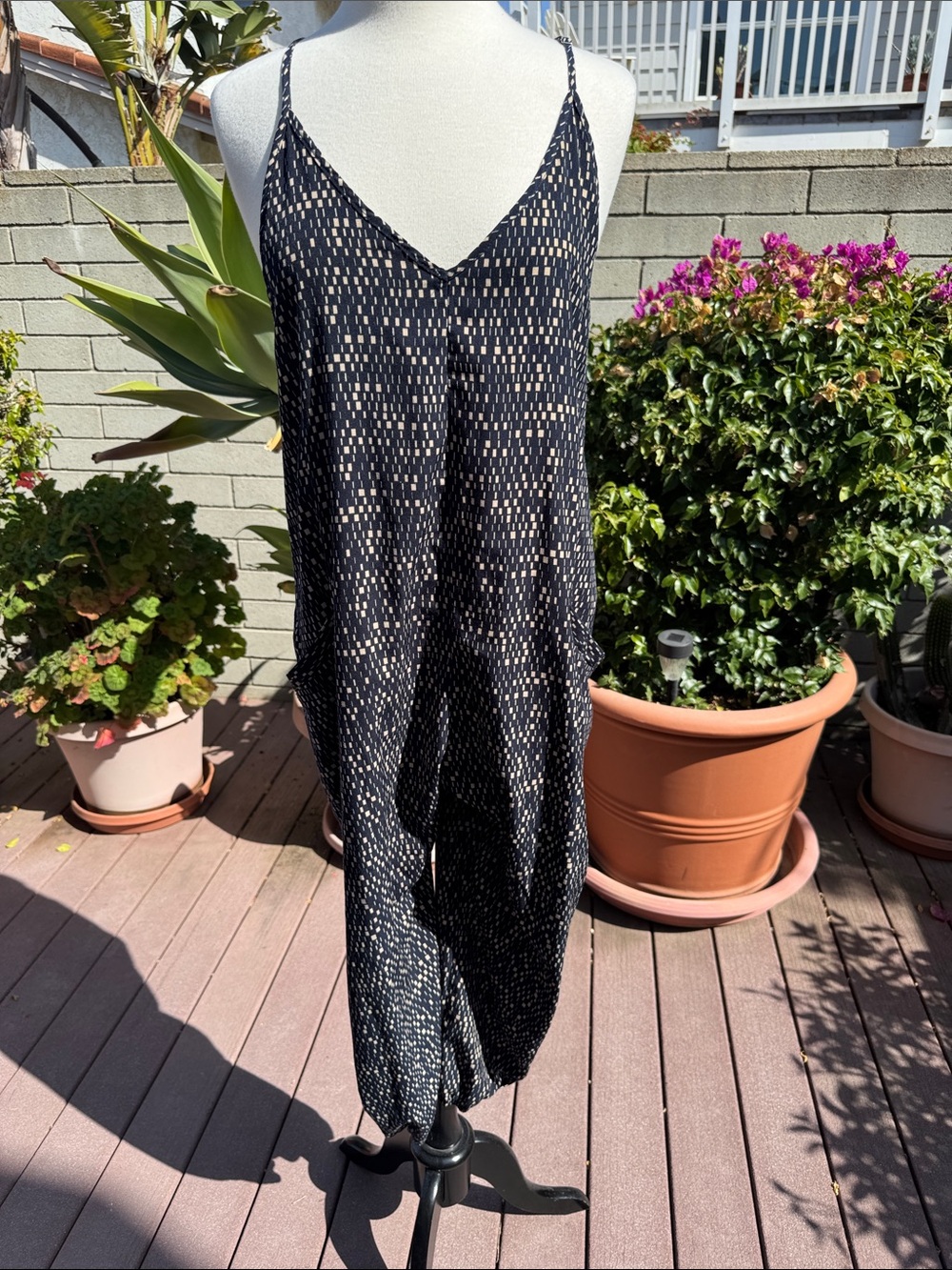 Sleeveless V-Neck Wide-Leg Jumpsuit in Black & Beige Print -rear zip size LG